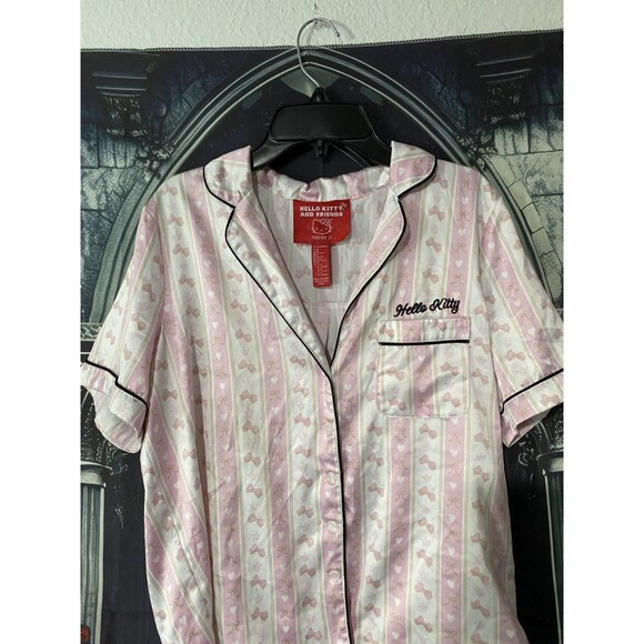 Hello Kitty Silk Women's Sleepwear Size Medium - Picture 1 of 4